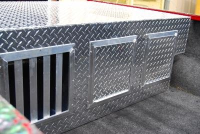 Dog Box 55040 Hunter Series Triple Compartment / 58 W x 40 D x 20 H / with Wheel Well Notches /All Seasons Rear Vents / Diamond Tread Aluminum / Owens Products - Image 5