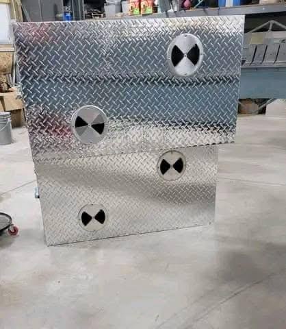 Standard 5-Hole Insulated Topper Dog Box with Vents - Image 4