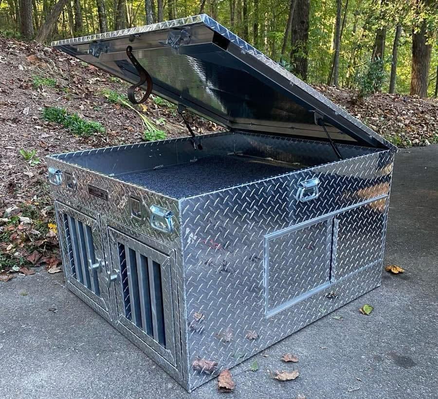 2-Hole Diamond Deluxe Dog Box with Top Storage - Image 2