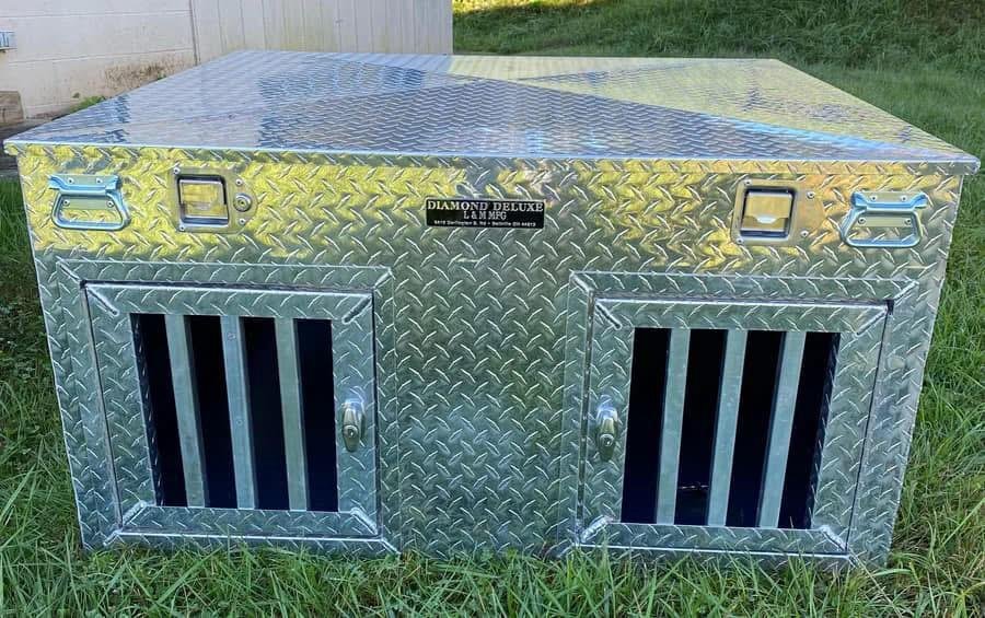 2-Hole Diamond Deluxe Dog Box with Top Storage - Image 5