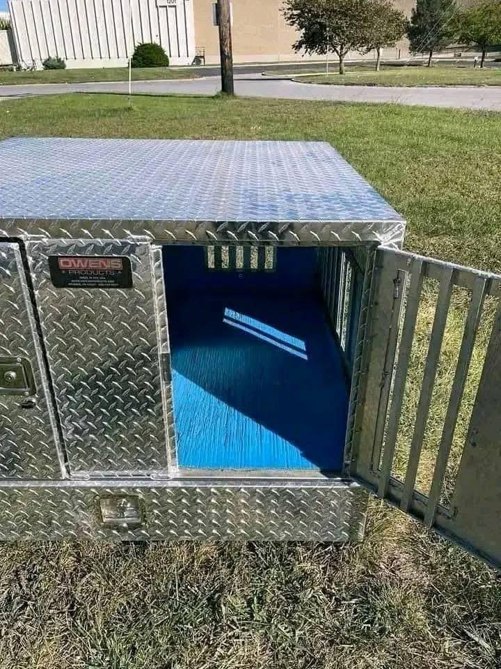 Owens 2-Hole Diamond Deluxe Dog Box with Bottom Storage - Image 2