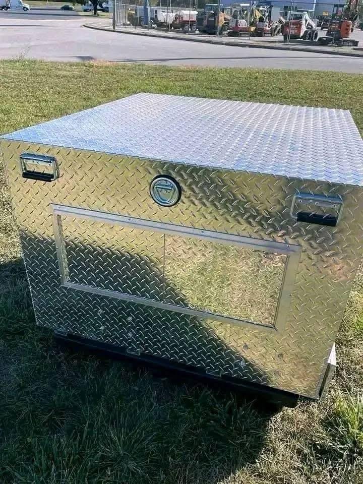 Owens 2-Hole Diamond Deluxe Dog Box with Bottom Storage - Image 5