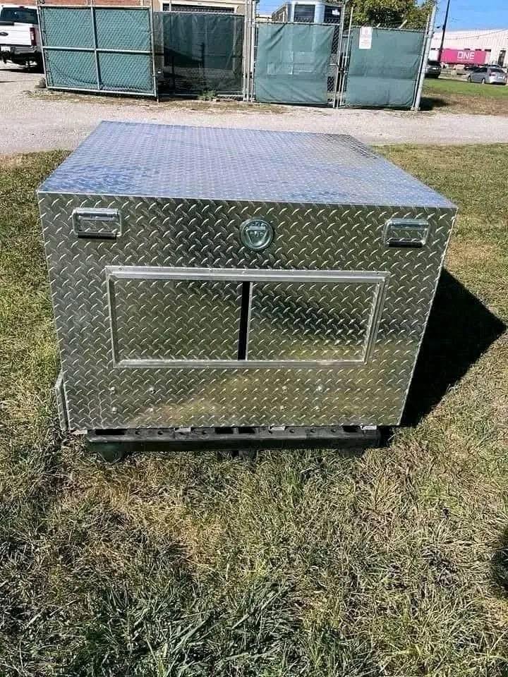 Owens 2-Hole Diamond Deluxe Dog Box with Bottom Storage - Image 6