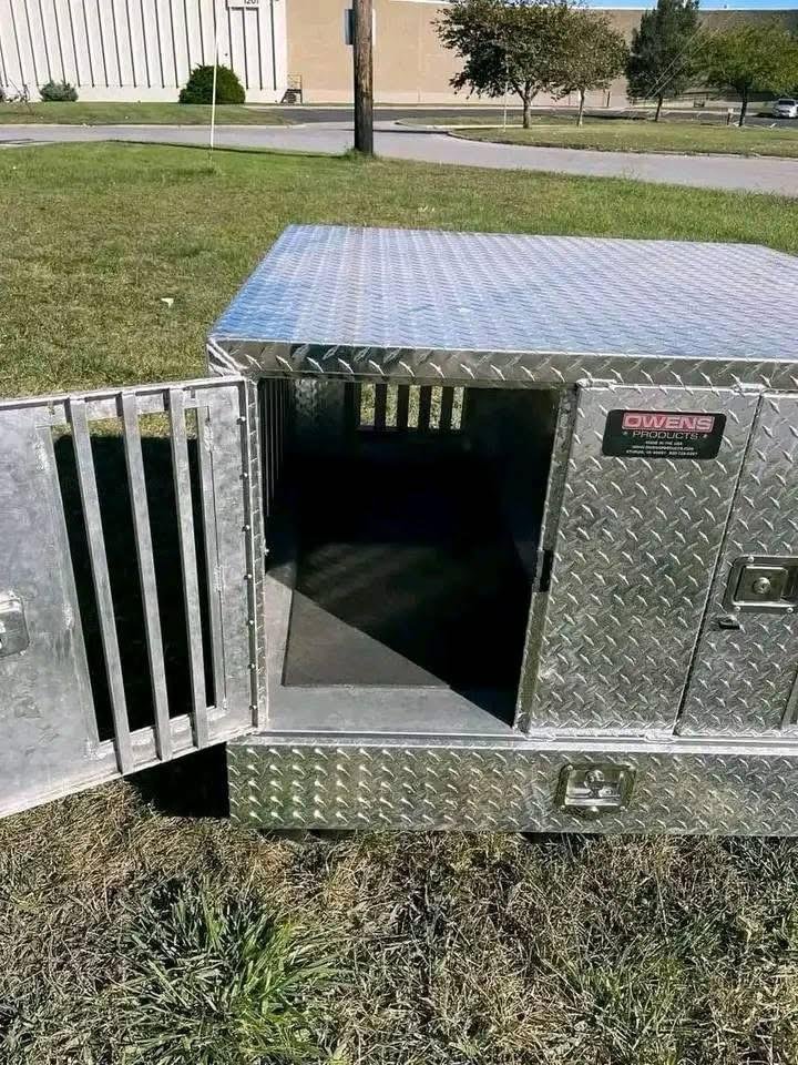 Owens 2-Hole Diamond Deluxe Dog Box with Bottom Storage - Image 3