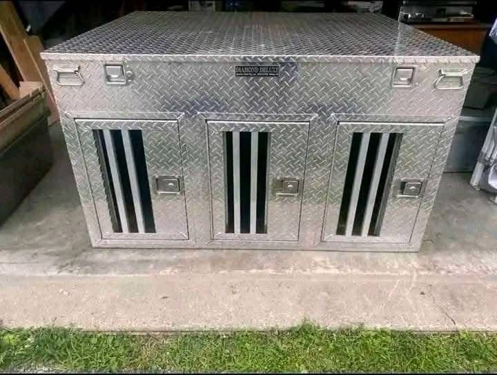 3-Hole Diamond Deluxe Dog Box with Top Storage and Back Vents - Image 2