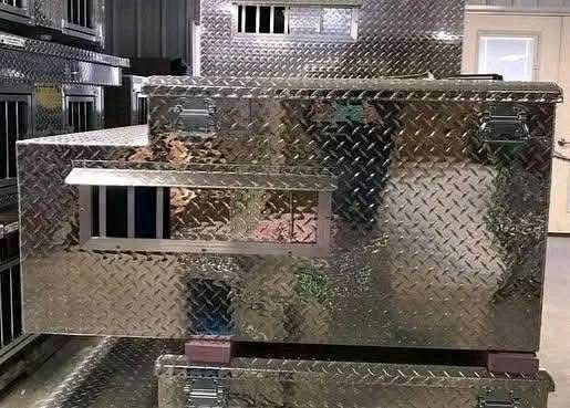 2-Hole Zepp Deluxe Dog Box with Top Storage - Image 4