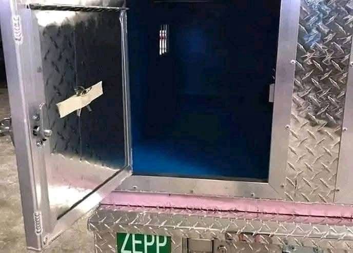 2-Hole Zepp Deluxe Dog Box with Top Storage - Image 2