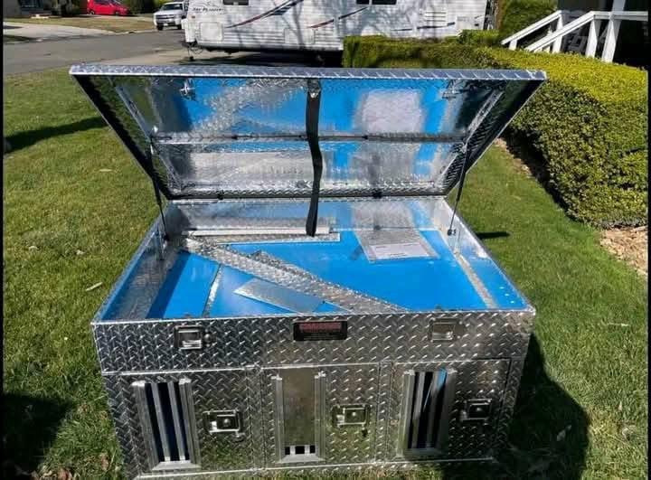 Owens 3-Hole Dog Box with Top Storage and Side Vents - Image 2