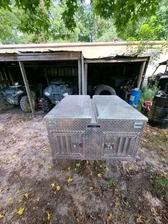 Diamond Deluxe Dog Box with Dual Side Top Storage for Full-Size Truck - Image 9