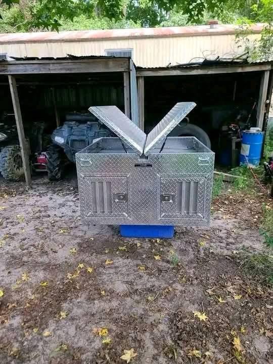 Diamond Deluxe Dog Box with Dual Side Top Storage for Full-Size Truck - Image 10