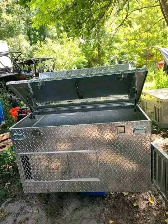 Diamond Deluxe Dog Box with Dual Side Top Storage for Full-Size Truck - Image 3