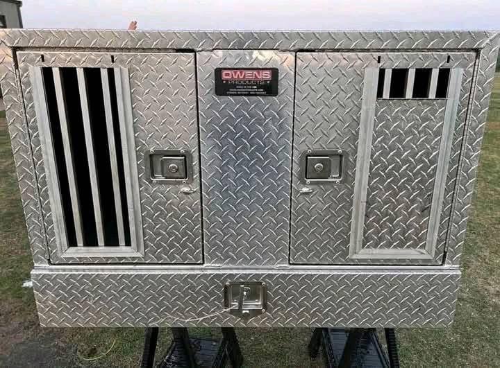 Owens 2-Hole Dog Box with Bottom Storage, Side & Rear Vents for Full-Size Truck