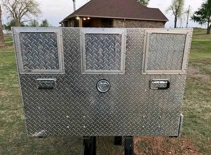 Owens 2-Hole Dog Box with Bottom Storage, Side & Rear Vents for Full-Size Truck - Image 3