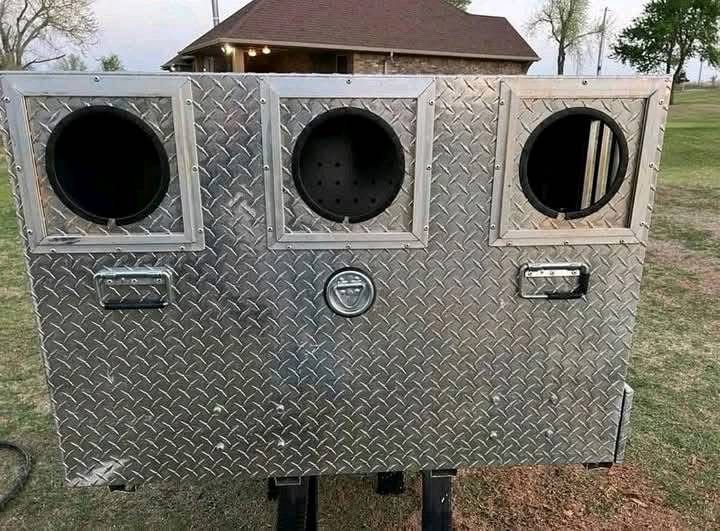 Owens 2-Hole Dog Box with Bottom Storage, Side & Rear Vents for Full-Size Truck - Image 2