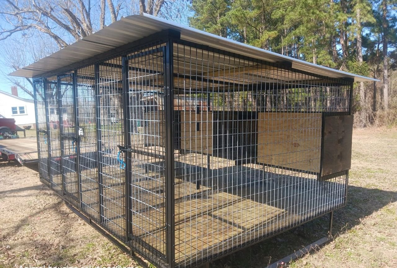 Standard Three-Bay Dog Kennel with Insulated Wooden Dog Houses