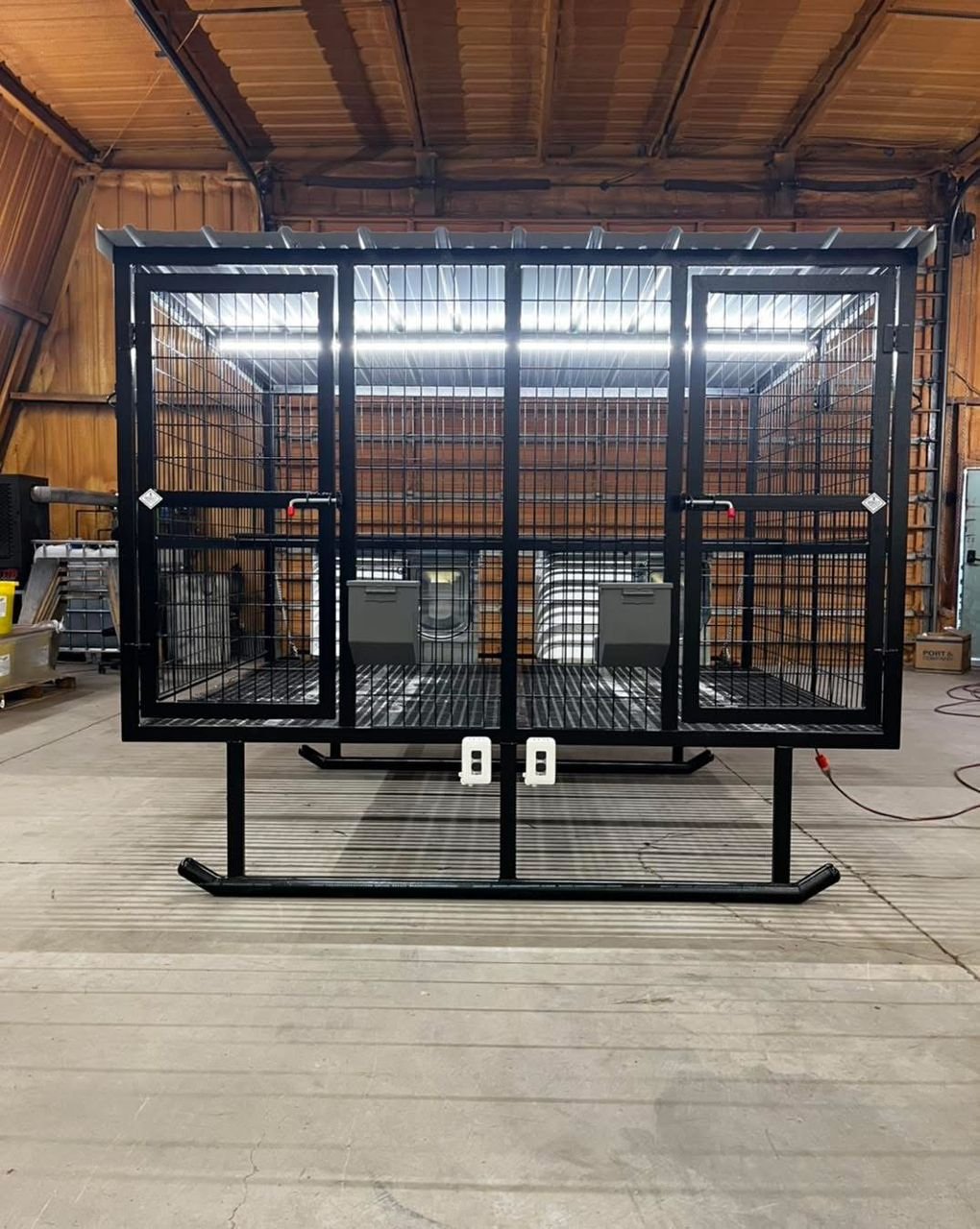 2-Hole Elevated Dog Kennel – 4’ x 6’ Compartments