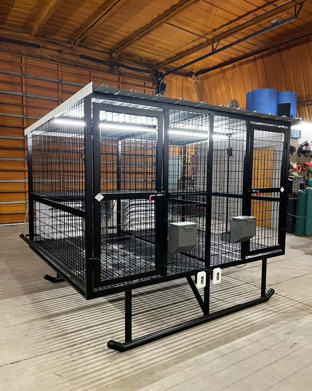 2-Hole Elevated Dog Kennel – 4’ x 6’ Compartments - Image 9