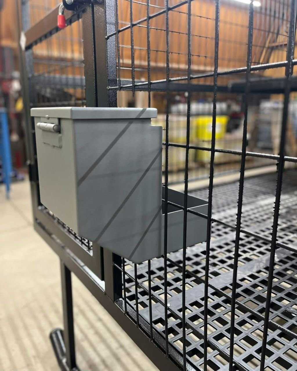 2-Hole Elevated Dog Kennel – 4’ x 6’ Compartments - Image 3