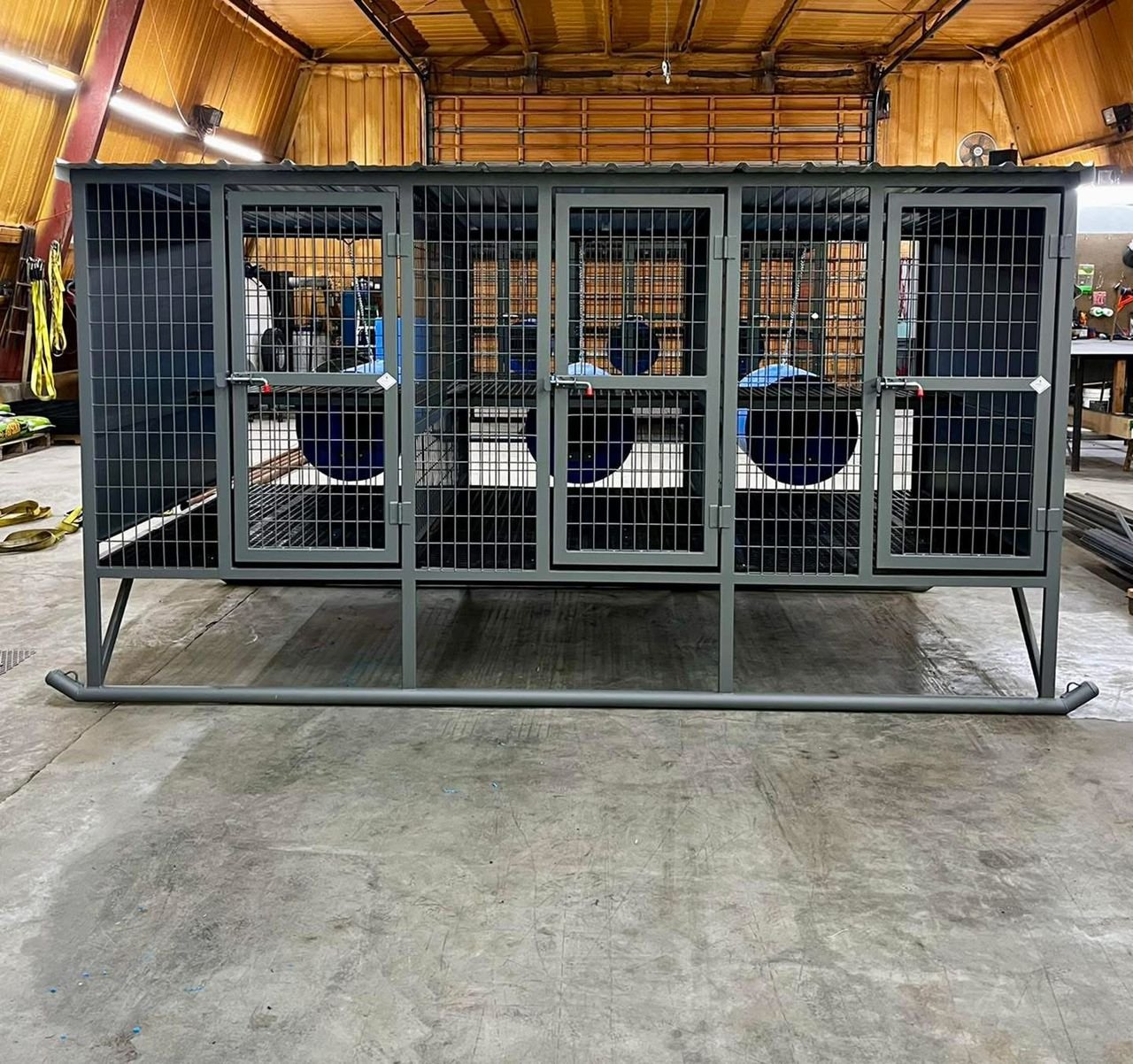 3-Hole Elevated Dog Kennel – 4’ x 6’ Compartments - Image 6