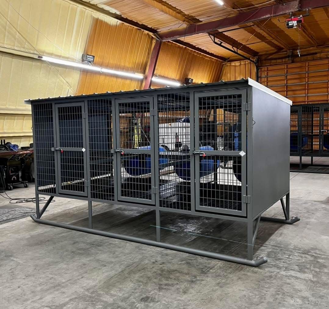 3-Hole Elevated Dog Kennel – 4’ x 6’ Compartments - Image 5