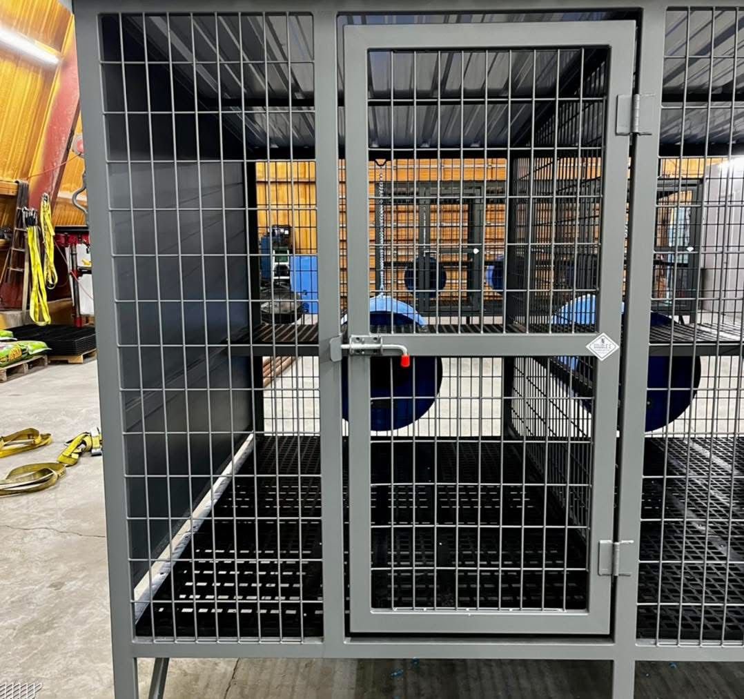 3-Hole Elevated Dog Kennel – 4’ x 6’ Compartments - Image 4