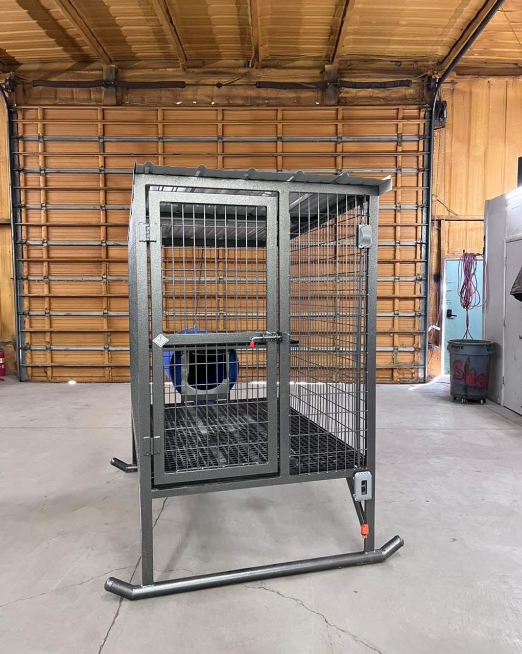 Single-Hole Elevated Dog Kennel – 4’ x 6’ - Image 8