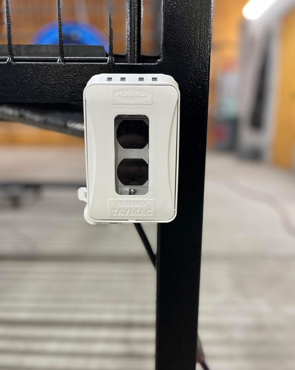 4-Hole Elevated Dog Kennel – 4’ x 6’ Compartments - Image 8