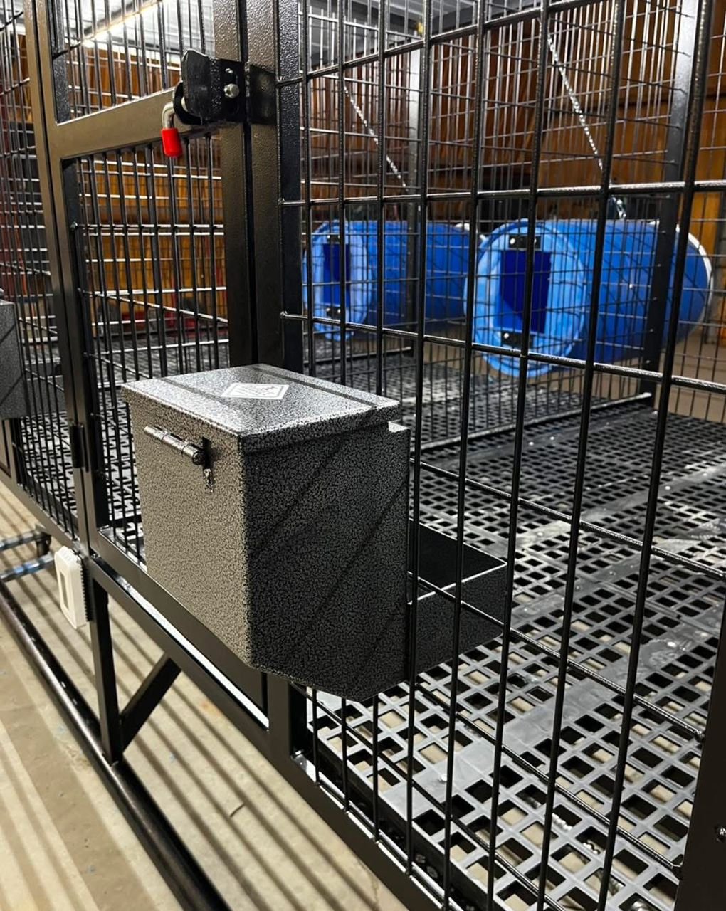 4-Hole Elevated Dog Kennel – 4’ x 6’ Compartments - Image 3