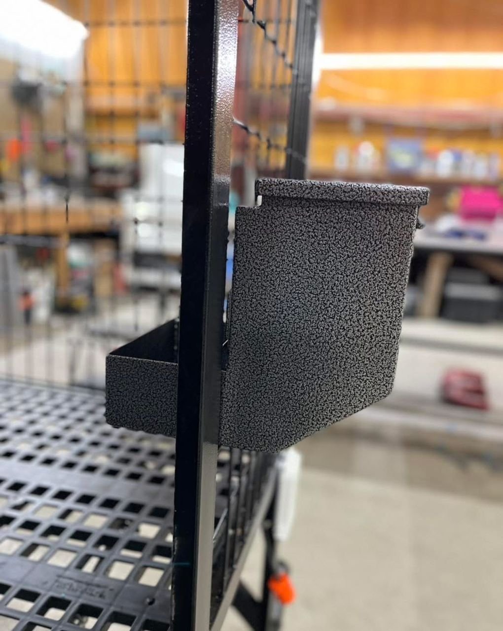 4-Hole Elevated Dog Kennel – 4’ x 6’ Compartments - Image 2