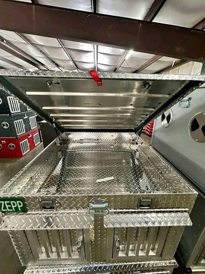 2-Hole Zepp Dog Box with Top Storage — Fully Insulated All-Weather Kennel - Image 2