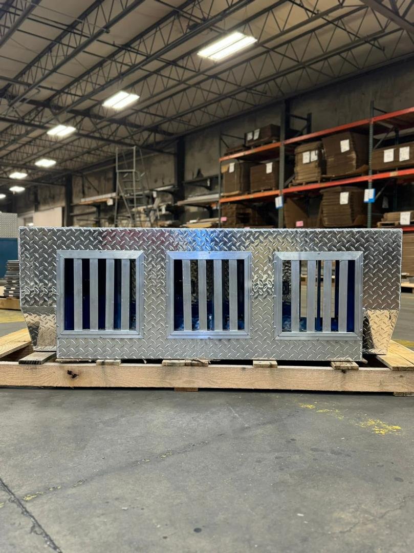 3-Hole Fully Insulated Owen’s Dog Box — Perfect for Safe and Comfortable Transport - Image 3